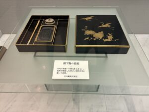 先人記念館硯