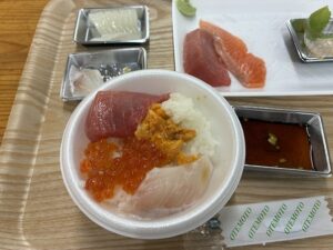 和商勝手丼盛付け