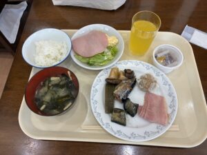 朝食